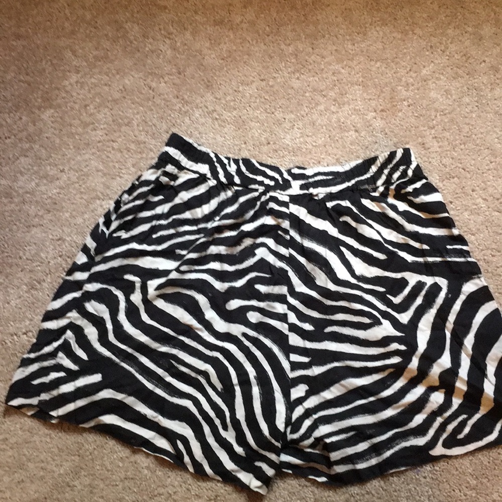 Adorable Shorts with Pockets! - Picture 2 of 6